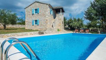 Kamena kuća s bazenom Sveti Lovreč