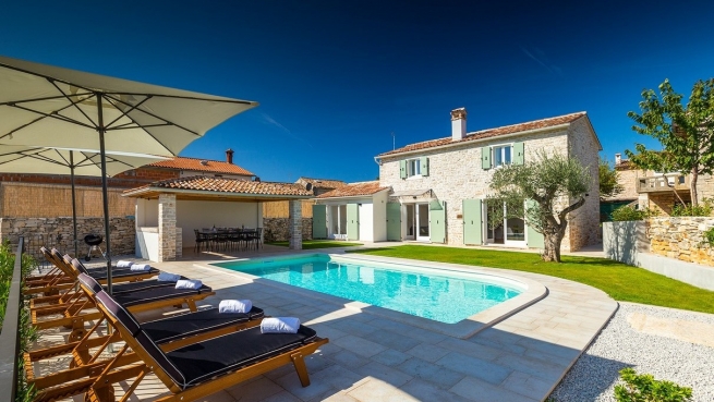 Properties for sale Istria Croatia flats villas houses