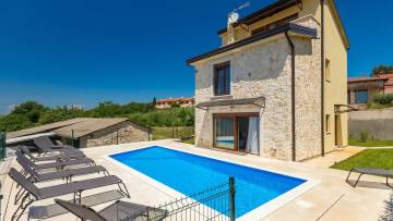 Casa con piscina e vista mare vicino a Parenzo