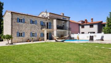 Renovirna kamena kuća na prodaju Marčana