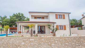 House with pool for sale Poreč