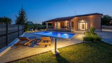 House with pool for sale Tinjan Poreč