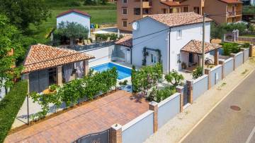 Casa con piscina in vendita Poreč