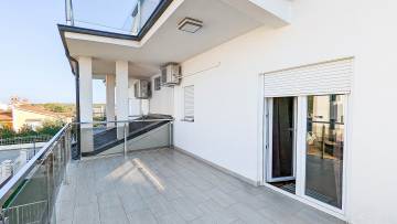 Exceptional apartment in Poreč with a spacious terrace and yard 