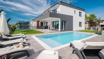 A modern villa for sale Marčana