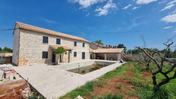 Renovated stone house with a spacious garden Barban