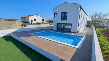 Hus med pool till salu Svetvinčenat