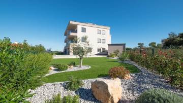 Luxury three bedrooms apartment wit pool and garage Banjole 