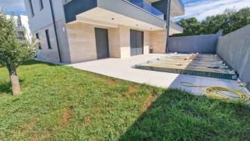 Appartamento con due camere da letto e piscina  Medolino