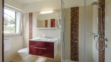 Bathroom 4